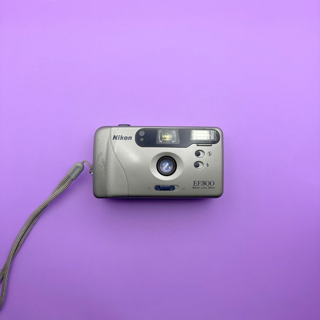 Nikon EF300 - With Case