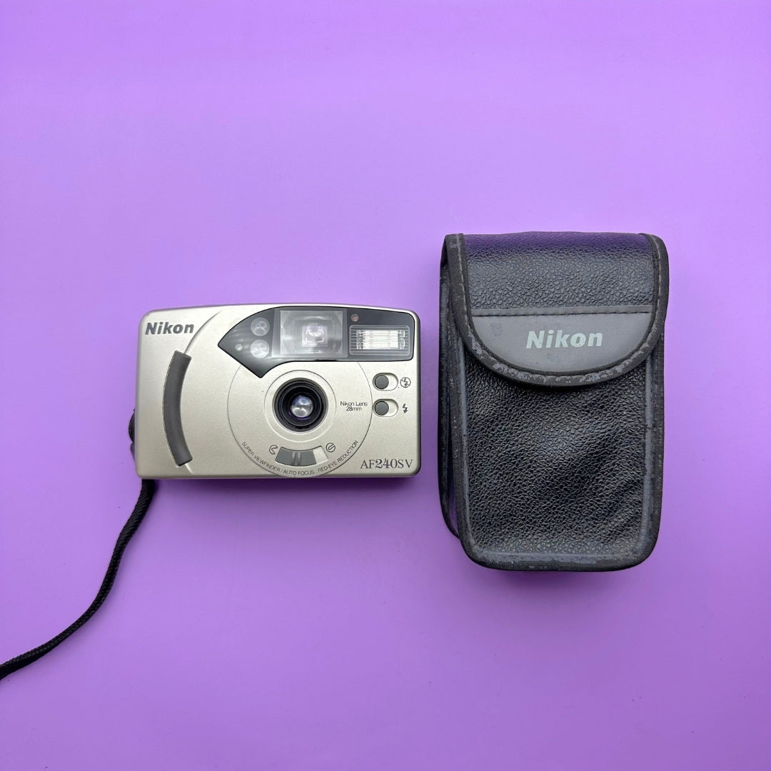Nikon AF240SV - With Case