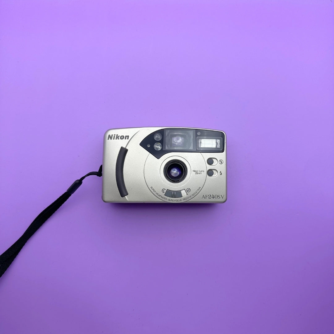 Nikon AF240SV - With Case