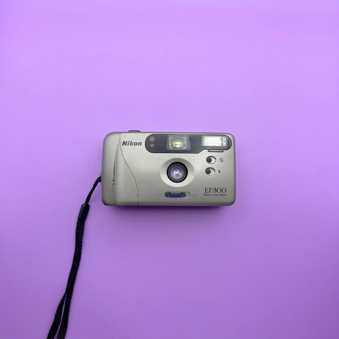 Nikon EF300 - With Case