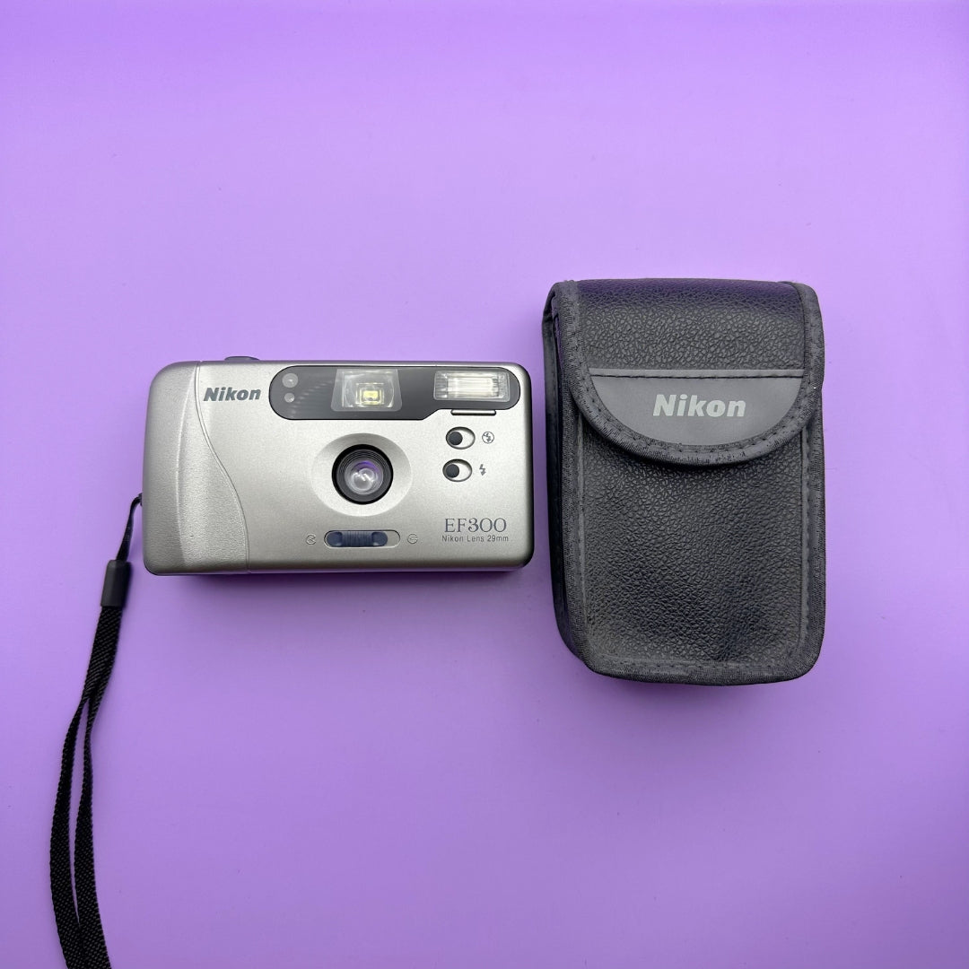 Nikon EF300 - With Case