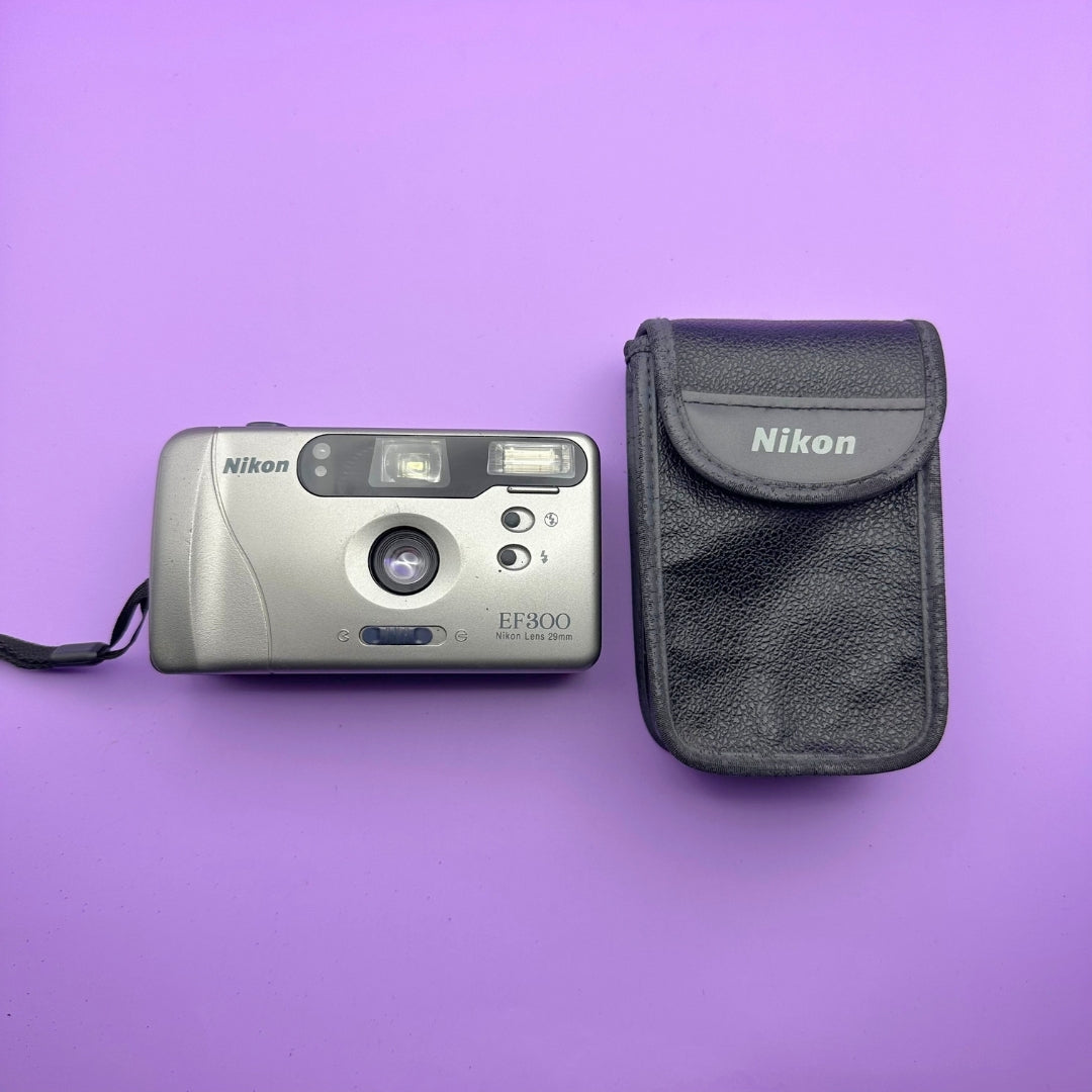 Nikon EF300 - With Case